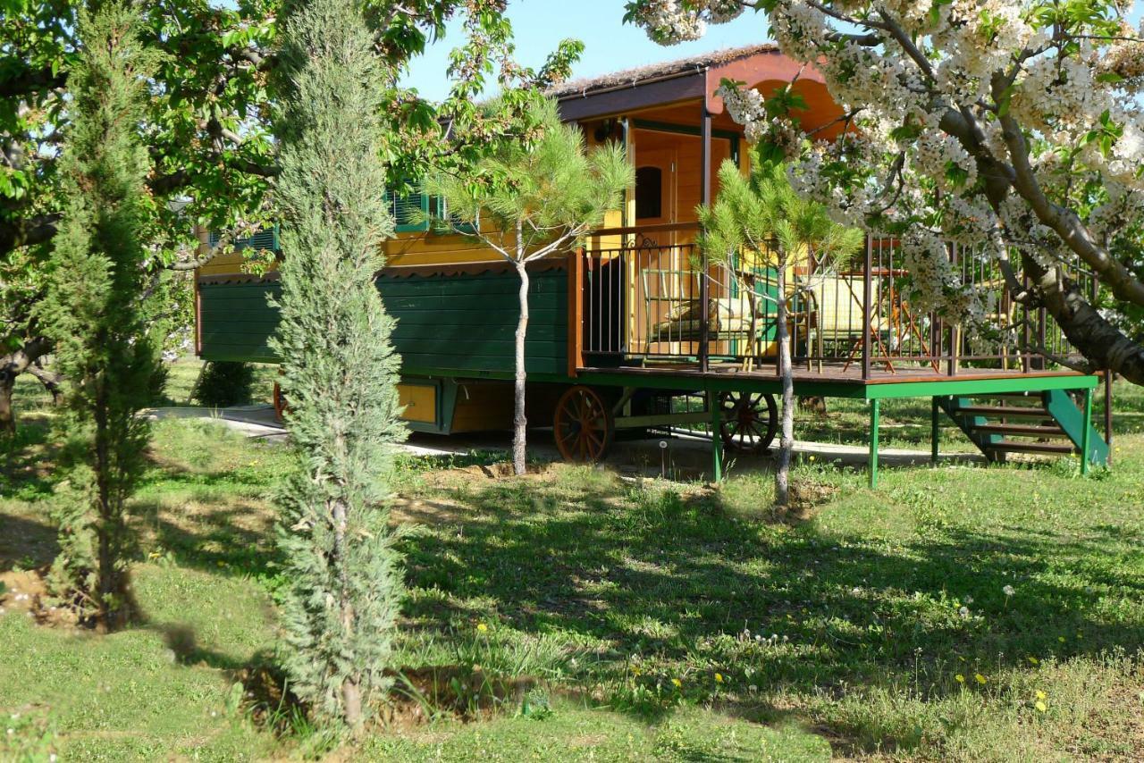 Вилла Les Piegonnaises - 2 Roulottes Экстерьер фото